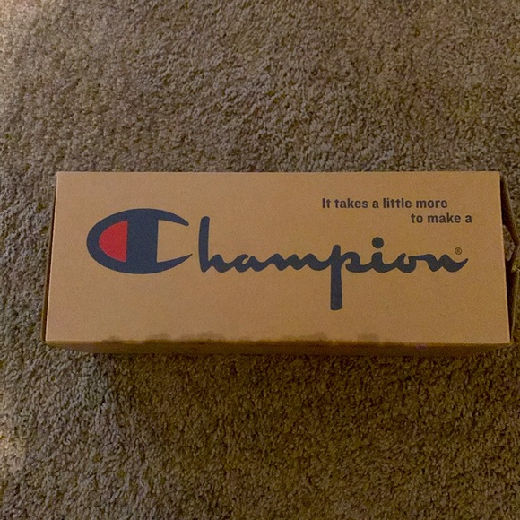 Men’s Champion slides Size 8 - Picture 3 of 3